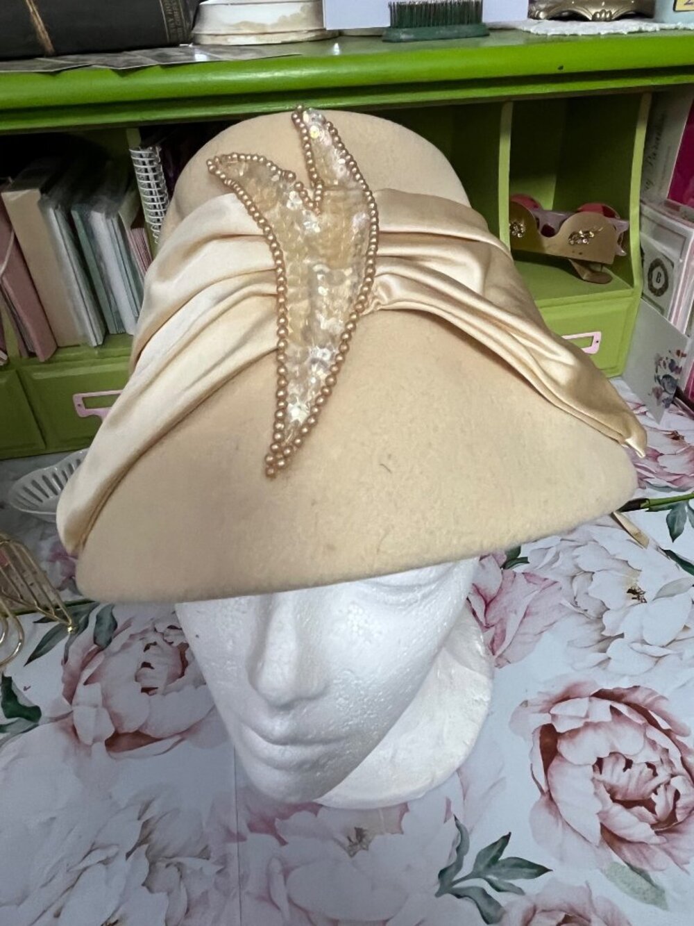 Vintage Glenover Medium Beige Wool Felt Hat With Satin Ribbon & Beaded Accent